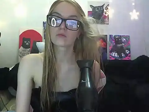 Snapshot of SecretSophia chatting on November 4, 4:44 pm SecretSophia online show from November 4, 4:44 pm