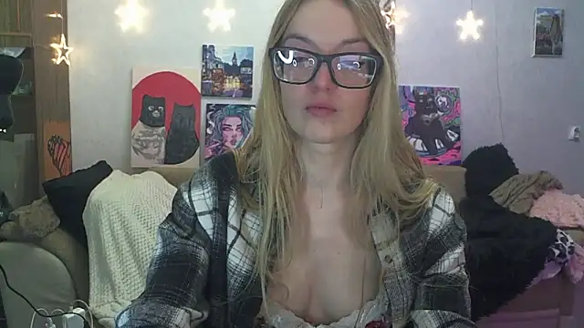 SecretSophia online show from March 1, 9:15 pm