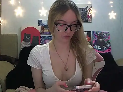 SecretSophia online show from September 18, 7:28 pm