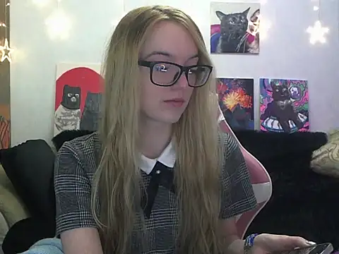 Snapshot of SecretSophia chatting on November 12, 5:39 pm SecretSophia online show from November 12, 5:39 pm