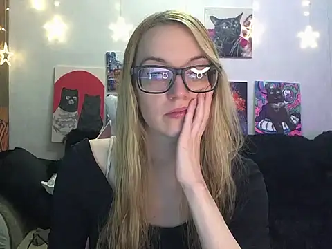 Snapshot of SecretSophia chatting on December 4, 1:54 pm SecretSophia online show from December 4, 1:54 pm