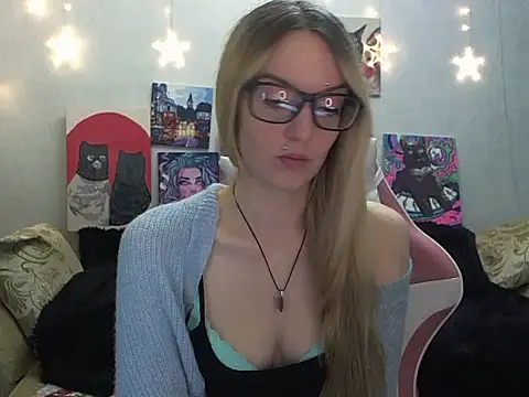 SecretSophia online show from October 1, 9:29 pm