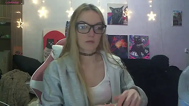 SecretSophia online show from February 1, 10:30 pm