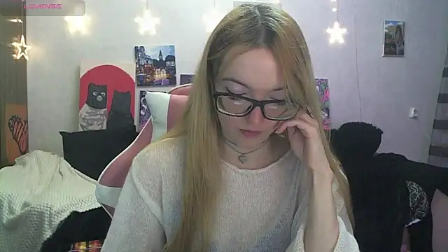 Snapshot of SecretSophia chatting on January 6, 2:04 am SecretSophia online show from January 6, 2:04 am