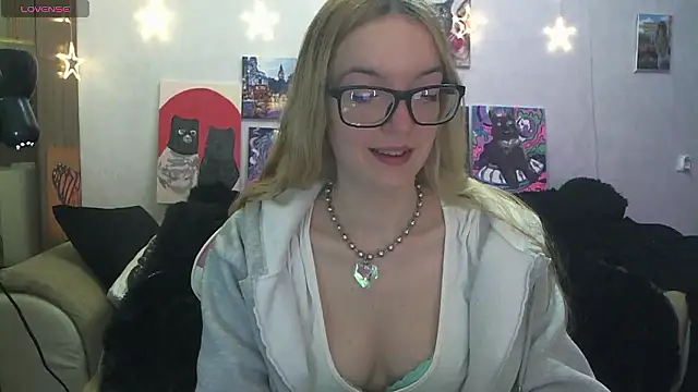 Snapshot of SecretSophia chatting on January 13, 5:39 pm SecretSophia online show from January 13, 5:39 pm