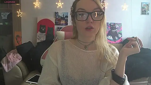 SecretSophia online show from February 23, 10:27 am