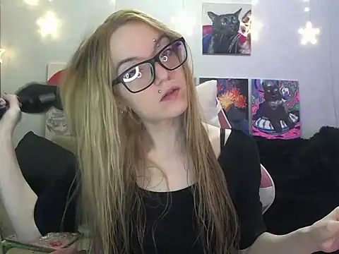 Snapshot of SecretSophia chatting on November 7, 4:22 pm SecretSophia online show from November 7, 4:22 pm