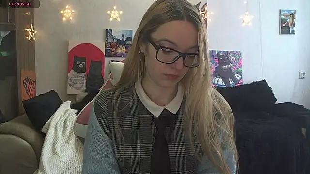 SecretSophia online show from February 24, 10:38 am