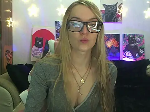 Snapshot of SecretSophia chatting on November 16, 9:08 pm SecretSophia online show from November 16, 9:08 pm