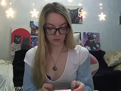 SecretSophia online show from September 25, 8:48 pm