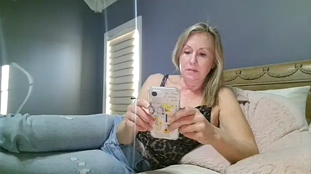 Lisaisluscious online show from November 17, 2:43 pm