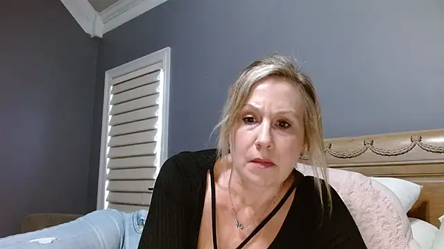 Lisaisluscious online show from October 8, 1:34 pm