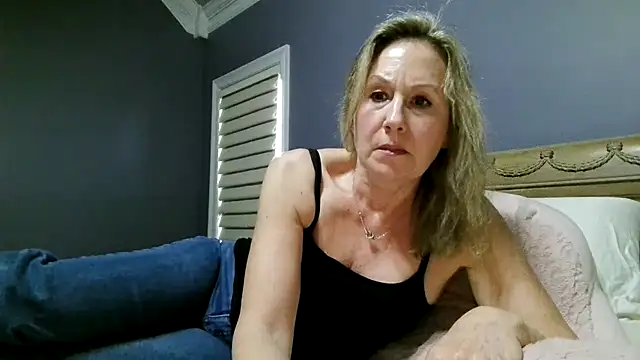 Snapshot of Lisaisluscious chatting on April 18, 2:30 pm Lisaisluscious online show from April 18, 2:30 pm