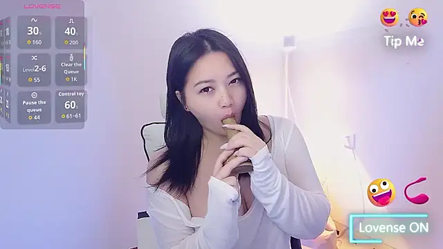 small Eva online show from February 7, 3:31 pm