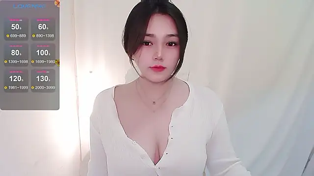 Snapshot of small_Eva chatting on December 7, 5:37 pm small Eva online show from December 7, 5:37 pm