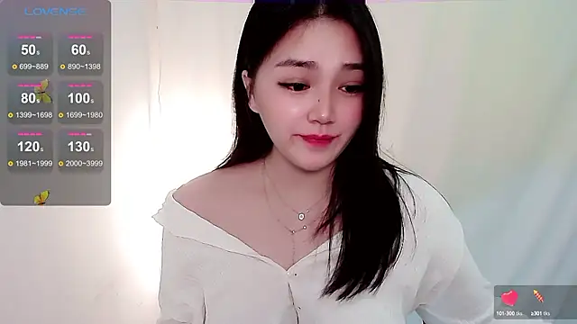 Snapshot of small_Eva chatting on December 1, 4:34 pm small Eva online show from December 1, 4:34 pm
