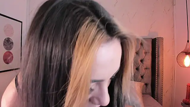 Snapshot of Kim_Blane chatting on September 18, 4:15 am Kim Blane online show from September 18, 4:15 am