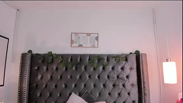 Snapshot of Kim_Blane chatting on March 6, 3:24 am Kim Blane online show from March 6, 3:24 am