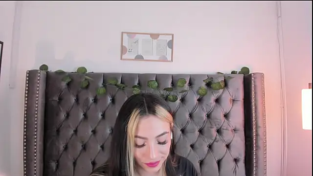 Snapshot of Kim_Blane chatting on March 15, 4:13 am Kim Blane online show from March 15, 4:13 am