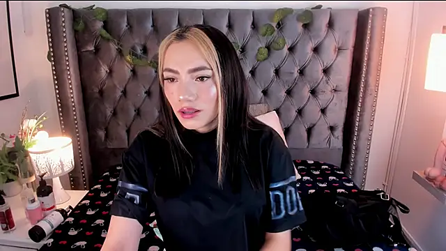 Snapshot of Kim_Blane chatting on February 2, 2:59 am Kim Blane online show from February 2, 2:59 am