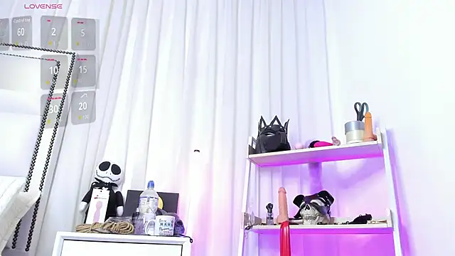 SAMANTHA DM online show from September 18, 2:20 pm