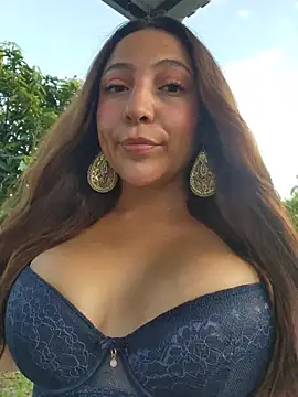 Snapshot of VickyHoult chatting on November 6, 10:03 pm VickyHoult online show from November 6, 10:03 pm