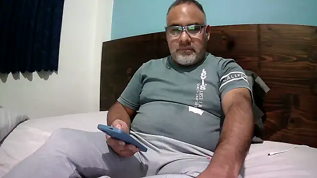 PhillDrake11 online show from March 27, 3:04 am