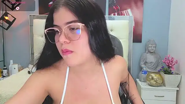 pearl weet online show from December 5, 6:28 pm