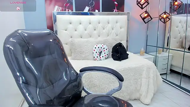 Snapshot of pearl_weet chatting on November 28, 5:35 pm pearl weet online show from November 28, 5:35 pm