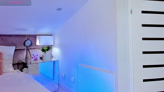 MiaMuse online show from March 6, 8:15 pm