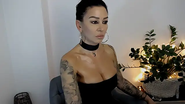 Snapshot of Xentthia chatting on October 7, 2:51 pm Xentthia online show from October 7, 2:51 pm