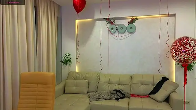 Snapshot of Rabbits_couplee chatting on February 5, 12:42 am Rabbits couplee online show from February 5, 12:42 am