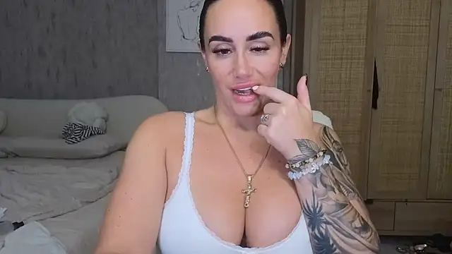 Snapshot of LibbyLoveHeartx chatting on October 3, 6:26 am LibbyLoveHeartx online show from October 3, 6:26 am