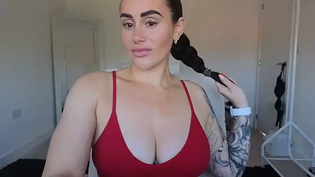 Snapshot of LibbyLoveHeartx chatting on July 8, 8:15 am LibbyLoveHeartx online show from July 8, 8:15 am