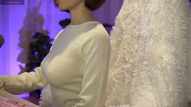 Snapshot of Danielle_Thomas chatting on December 14, 6:02 am Danielle Thomas online show from December 14, 6:02 am