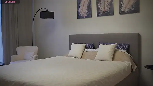 Snapshot of Danielle_Thomas chatting on September 18, 9:45 am Danielle Thomas online show from September 18, 9:45 am