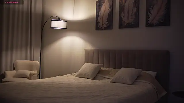 Snapshot of Danielle_Thomas chatting on September 28, 6:15 pm Danielle Thomas online show from September 28, 6:15 pm