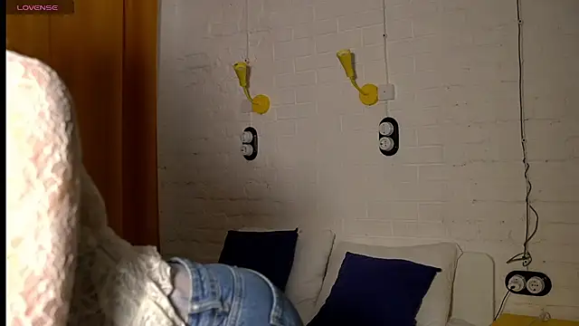 Snapshot of Danielle_Thomas chatting on November 15, 9:19 pm Danielle Thomas online show from November 15, 9:19 pm