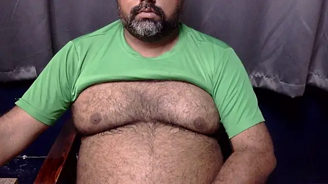 Snapshot of hairysubcub_70 chatting on July 10, 4:23 am hairysubcub 70 online show from July 10, 4:23 am