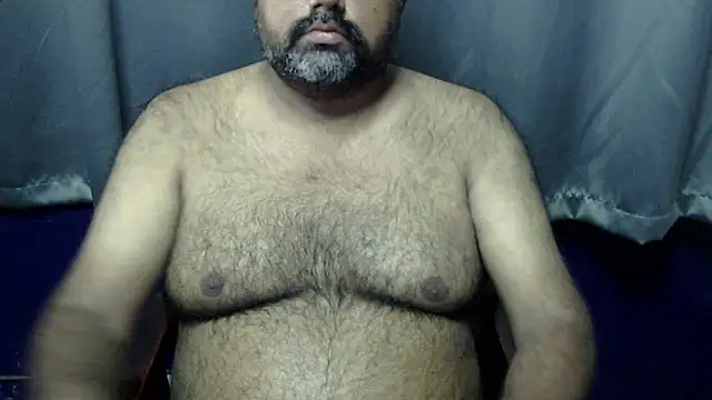 Snapshot of hairysubcub_70 chatting on July 4, 7:04 am hairysubcub 70 online show from July 4, 7:04 am
