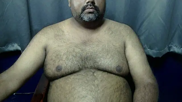 Snapshot of hairysubcub_70 chatting on November 6, 7:34 am hairysubcub 70 online show from November 6, 7:34 am