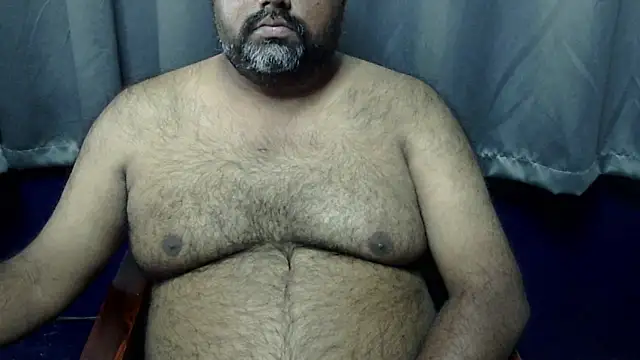 Snapshot of hairysubcub_70 chatting on November 18, 8:17 am hairysubcub 70 online show from November 18, 8:17 am