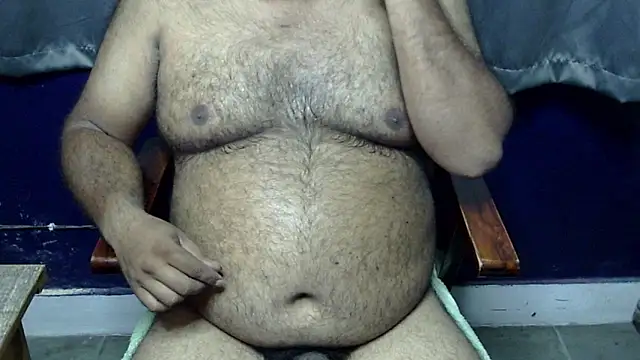 Snapshot of hairysubcub_70 chatting on May 29, 6:08 am hairysubcub 70 online show from May 29, 6:08 am