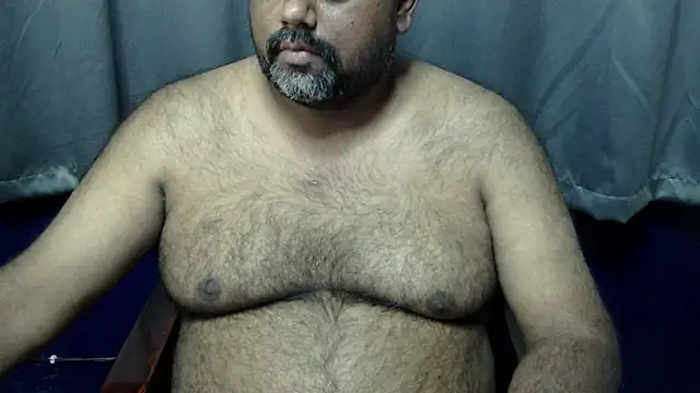 Snapshot of hairysubcub_70 chatting on November 14, 7:34 am hairysubcub 70 online show from November 14, 7:34 am