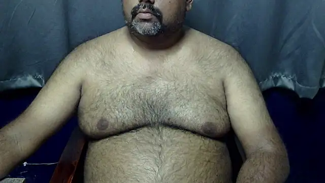 Snapshot of hairysubcub_70 chatting on May 2, 8:41 am hairysubcub 70 online show from May 2, 8:41 am