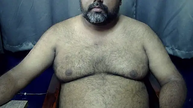 Snapshot of hairysubcub_70 chatting on October 11, 7:20 am hairysubcub 70 online show from October 11, 7:20 am