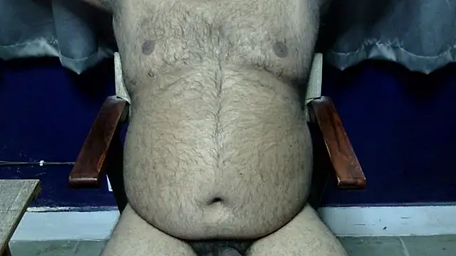 Snapshot of hairysubcub_70 chatting on December 1, 4:08 pm hairysubcub 70 online show from December 1, 4:08 pm