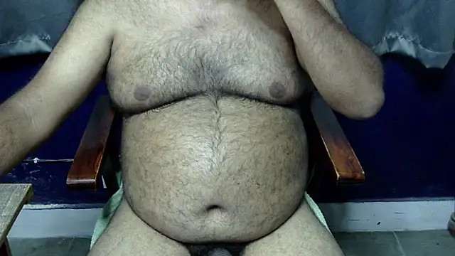 Snapshot of hairysubcub_70 chatting on May 13, 7:04 am hairysubcub 70 online show from May 13, 7:04 am