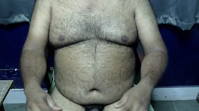 Snapshot of hairysubcub_70 chatting on May 19, 7:04 am hairysubcub 70 online show from May 19, 7:04 am