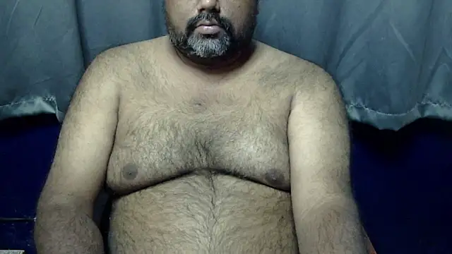 Snapshot of hairysubcub_70 chatting on November 15, 8:18 am hairysubcub 70 online show from November 15, 8:18 am